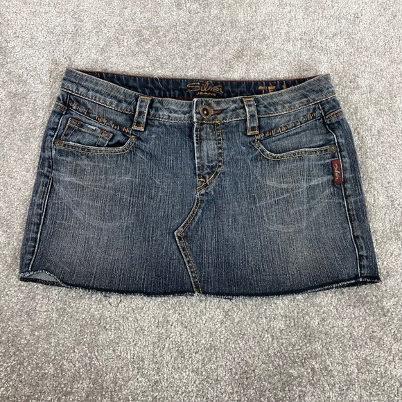 Silver Jeans Co. Dresses & Skirts - Silver Jeans Co Denim Mini Skirt Womens 31 Teja Y2K Low Rise Raw Hem (Tag 29)
